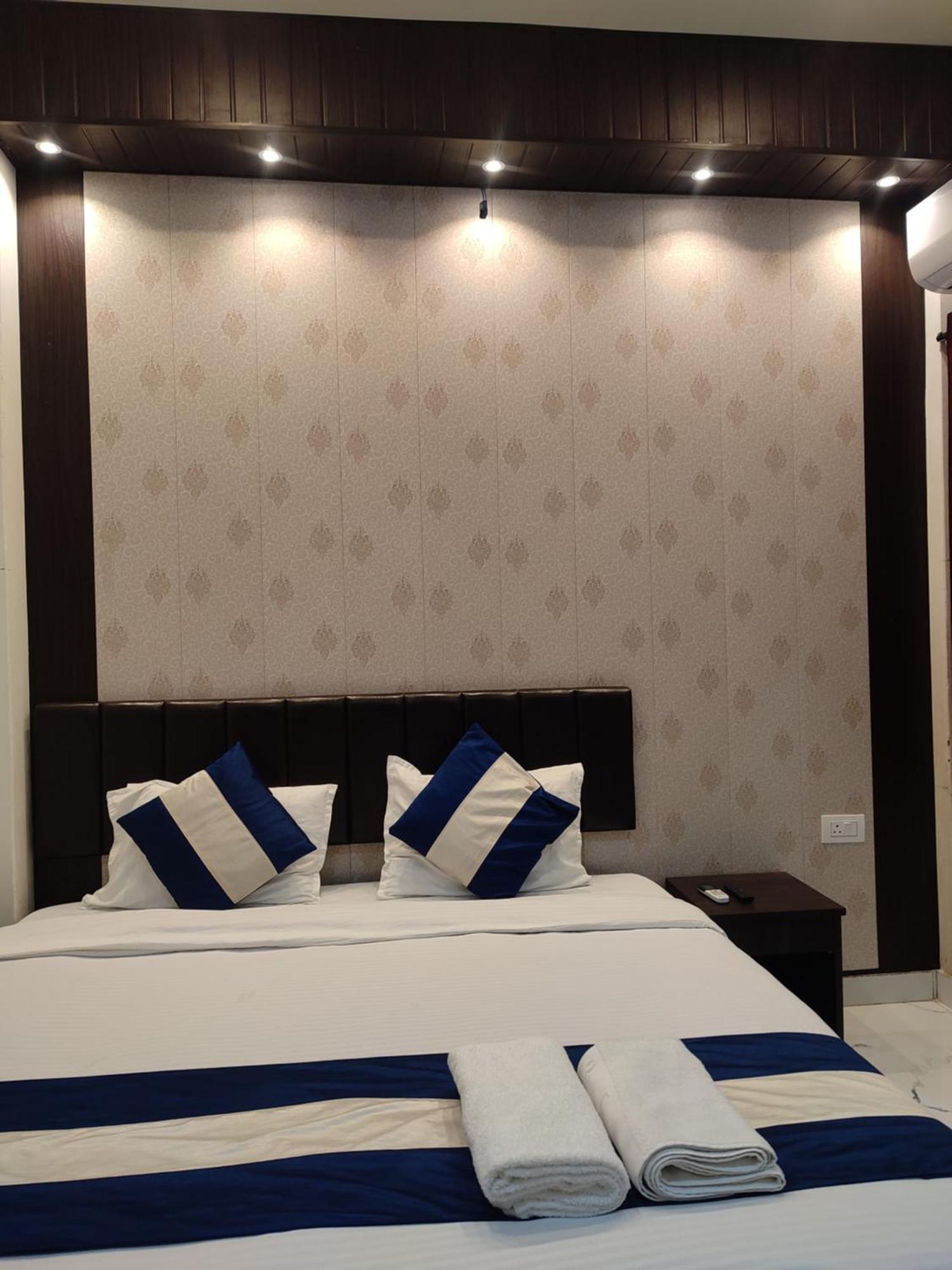 Hotel Mahadev 3*