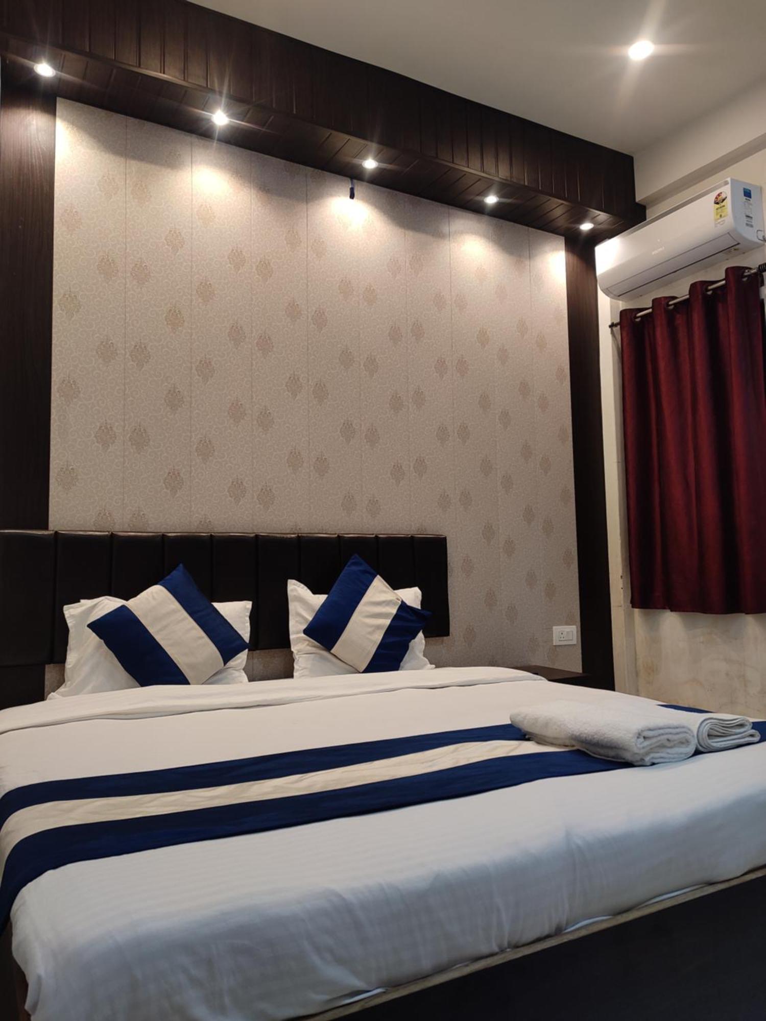 Mahadev Hotel